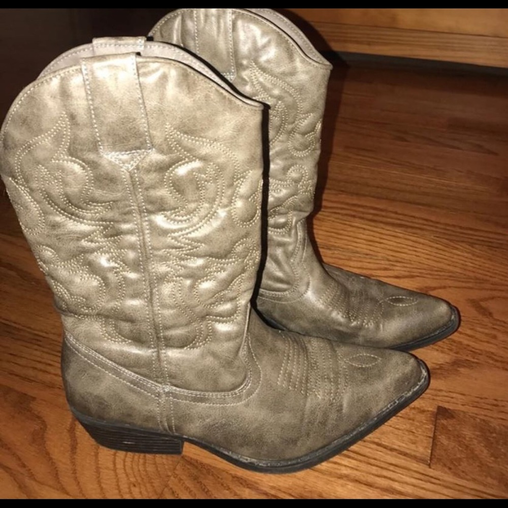 Western Style Grey Boots (8.5)